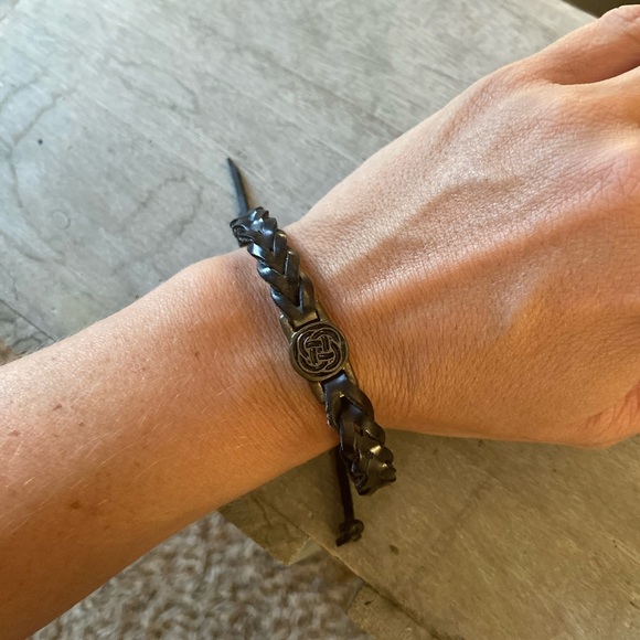 Celtic knot black leather braided unisex bracelet - Picture 3 of 4